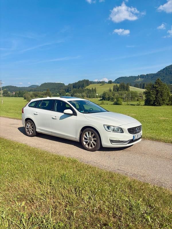 Weiß Gebraucht 2013 Volvo V60 Kombi | 6.000 € (Fairer Preis) - Bild 1/4