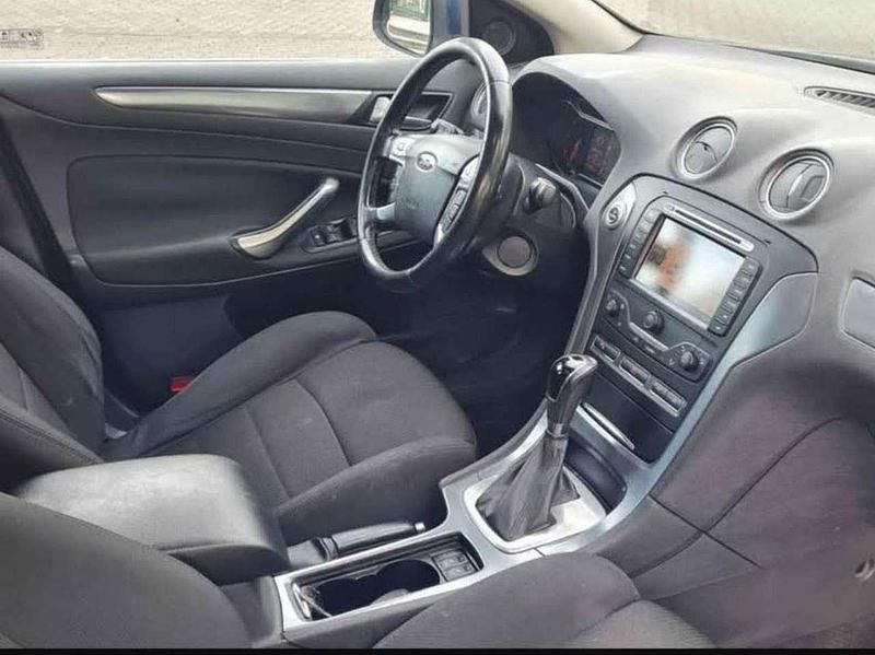 Gebraucht Ford Mondeo Titanium 163 PS (119 kW) 2011 Blau Limousine