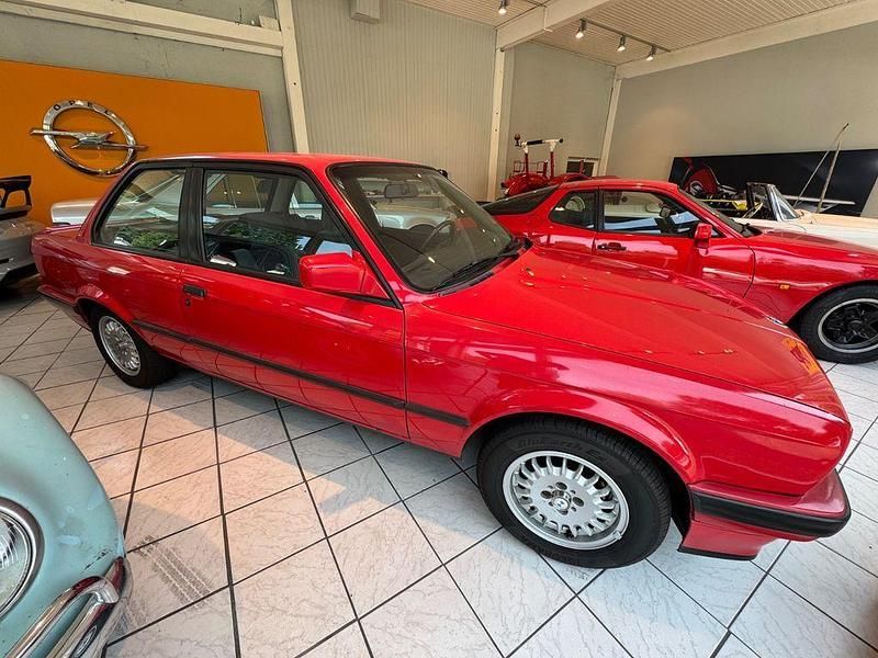 Rot Gebraucht 1990 BMW 318 Coupé | 7.900 € - Bild 1/4