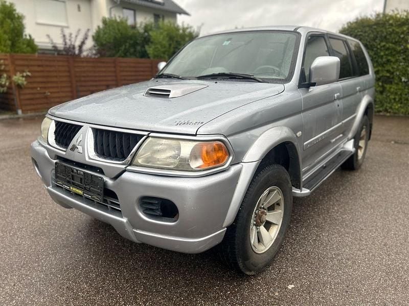 Silber Gebraucht 2006 Mitsubishi Pajero Instyle SUV | 12.900 € (Etwas zu teuer) - Bild 1/4