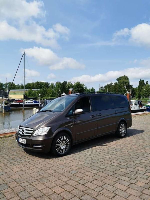 Braun Gebraucht 2014 Mercedes Viano Avantgarde Van / Kleinbus | 29.000 € - Bild 1/4