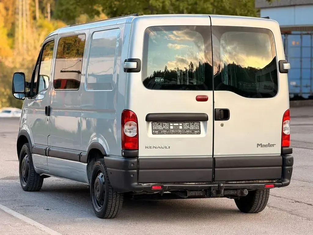 Gebraucht Renault Master 101 PS (74 kW) 2009 Silber Limousine