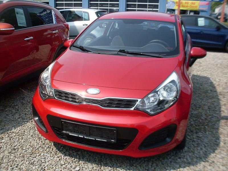 Rot Gebraucht 2013 Kia Rio Edition 7 Kleinwagen | 4.950 € (Fairer Preis) - Bild 1/4