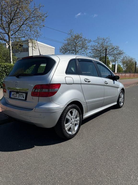 Używany Mercedes B170 116 KM (85 kW) 2005 Srebrny Minivan
