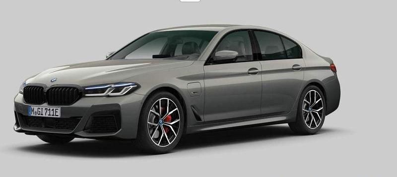 Grau Gebraucht 2022 BMW 530e Sport Line Limousine | 39.149 € (Etwas zu teuer) - Bild 1/4