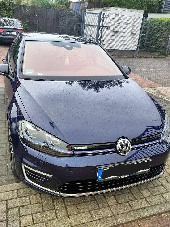 Gebraucht VW e-Golf 100 kW (136 PS) 2019 Blau Kleinwagen