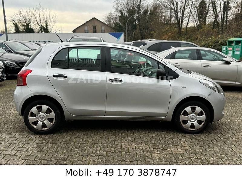 Gebraucht Toyota Yaris Luna 69 PS (50 kW) 2007 Silber Limousine