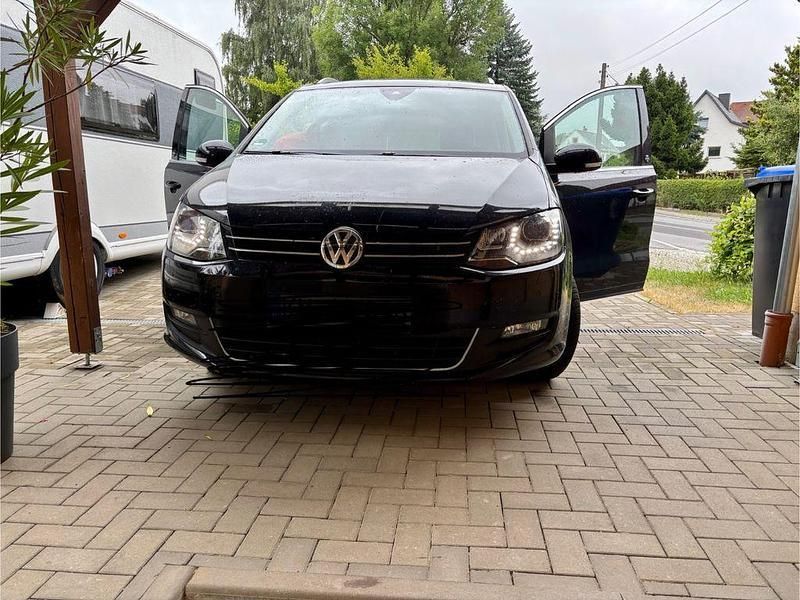 Schwarz Gebraucht 2017 VW Sharan Sound Van / Kleinbus | 18.000 € (Fairer Preis) - Bild 1/4