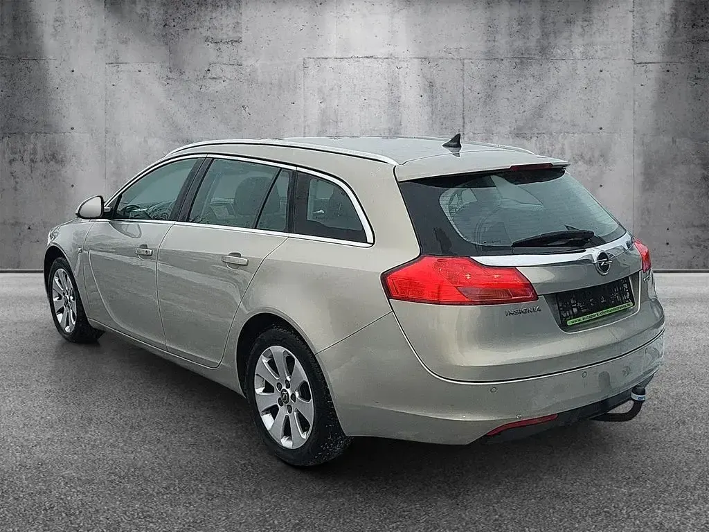 Używany Opel Insignia Edition 131 KM (96 kW) 2010 Beżowy Kombi