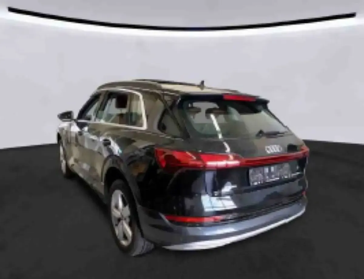 Second-hand Audi e-tron Advanced 300 kW (408 CP) 2022 Negru SUV