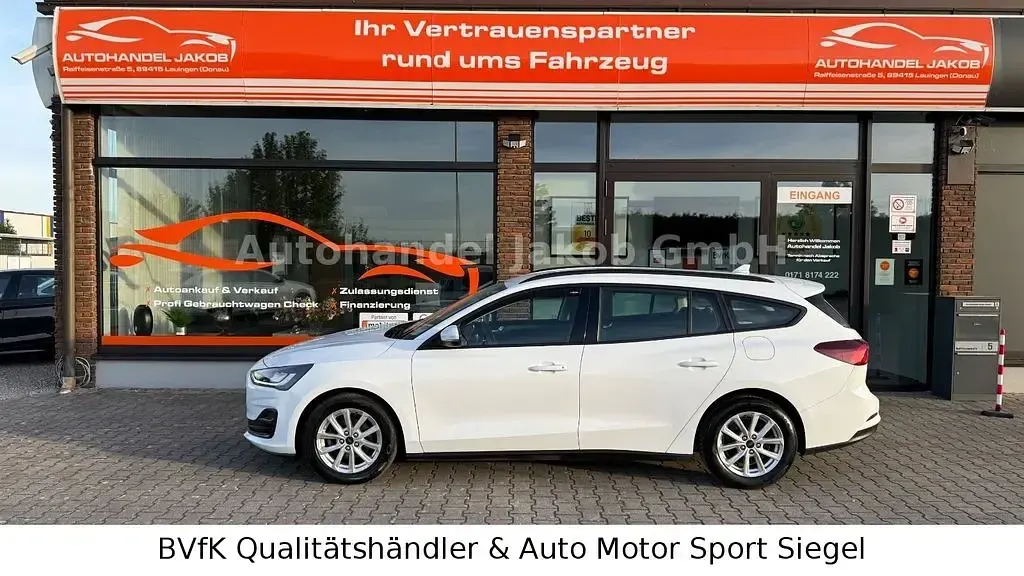 Używany Ford Focus 120 KM (88 kW) 2022 Biały Sedan/Limuzyna
