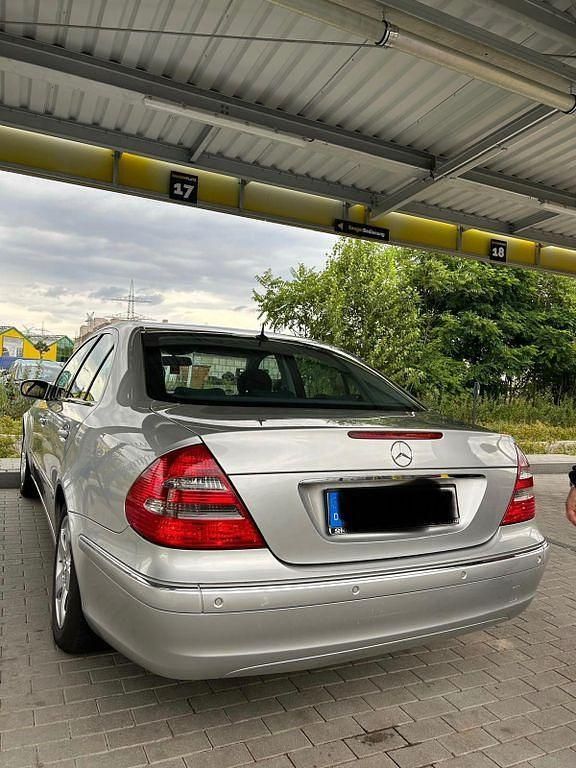 Gebraucht Mercedes E240 Elegance 177 PS (130 kW) 2005 Silber Limousine