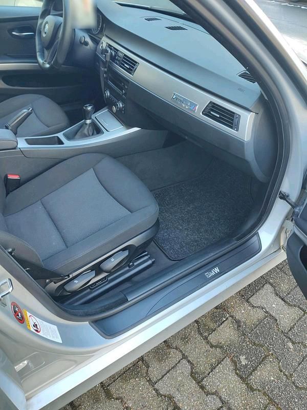 Gebraucht BMW 318 129 PS (94 kW) 2007 Silber Limousine