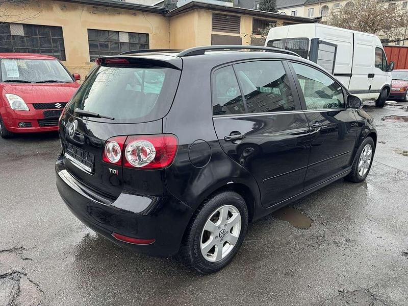 Gebraucht VW Golf Trendline 105 PS (77 kW) 2010 Deep black perleffekt Limousine