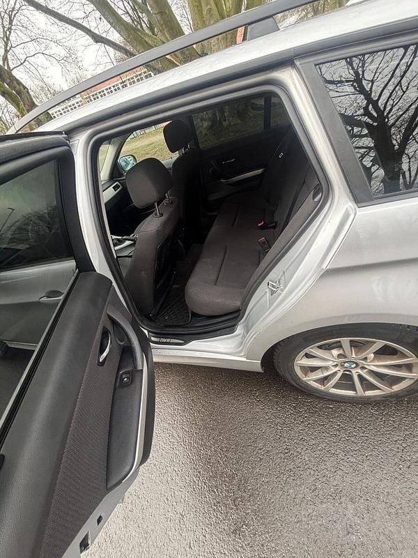 Gebraucht BMW 318 2009 Silber Kombi