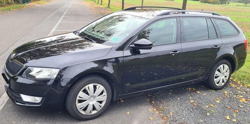 Schwarz Gebraucht 2017 Skoda Octavia Ambition Kombi | 7.099 € (Fairer Preis) - Bild 1/4