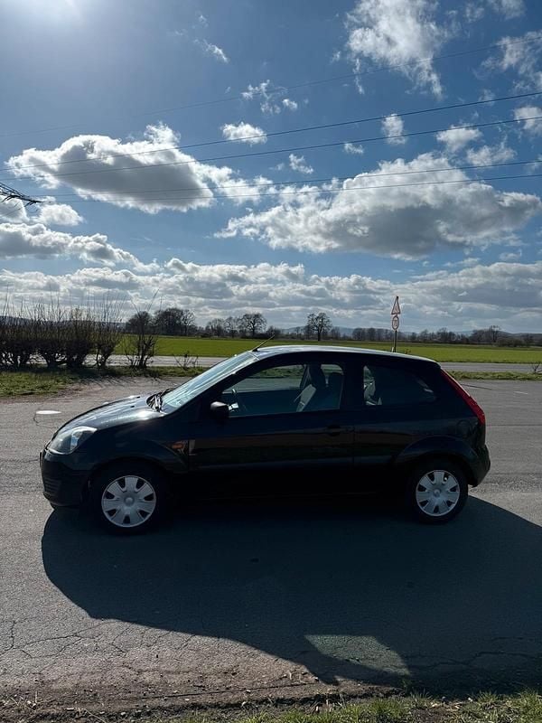 Gebraucht Ford Fiesta 60 PS (44 kW) 2006 Blau Kleinwagen