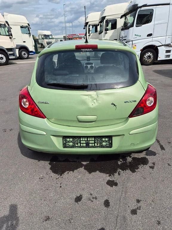 Second-hand Opel Corsa Eco 69 CP (50 kW) 2011 Verde Hatchback