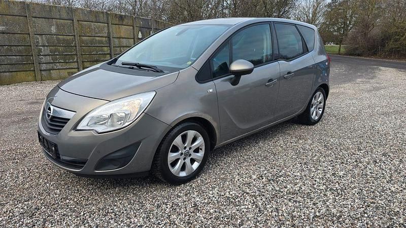 Gebraucht Opel Meriva Design Edition 95 PS (69 kW) 2011 Braun Van / Kleinbus