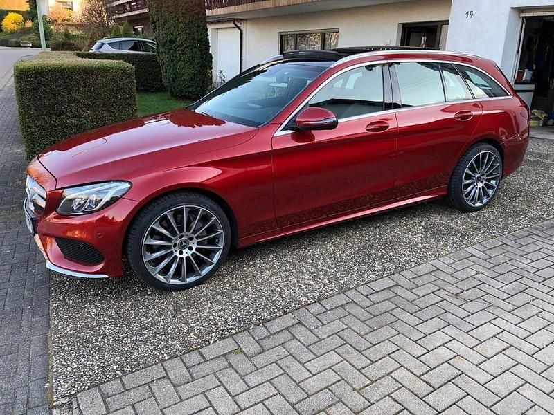 Rot Gebraucht 2017 Mercedes C250 AMG line Kombi | 17.690 € (Fairer Preis) - Bild 1/4