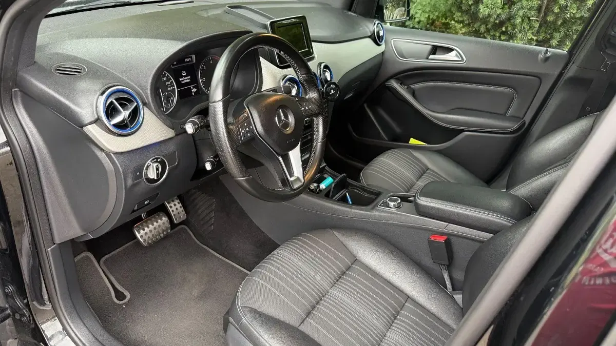 Gebraucht Mercedes B200 AMG 136 PS (100 kW) 2012 Schwarz Kleinwagen