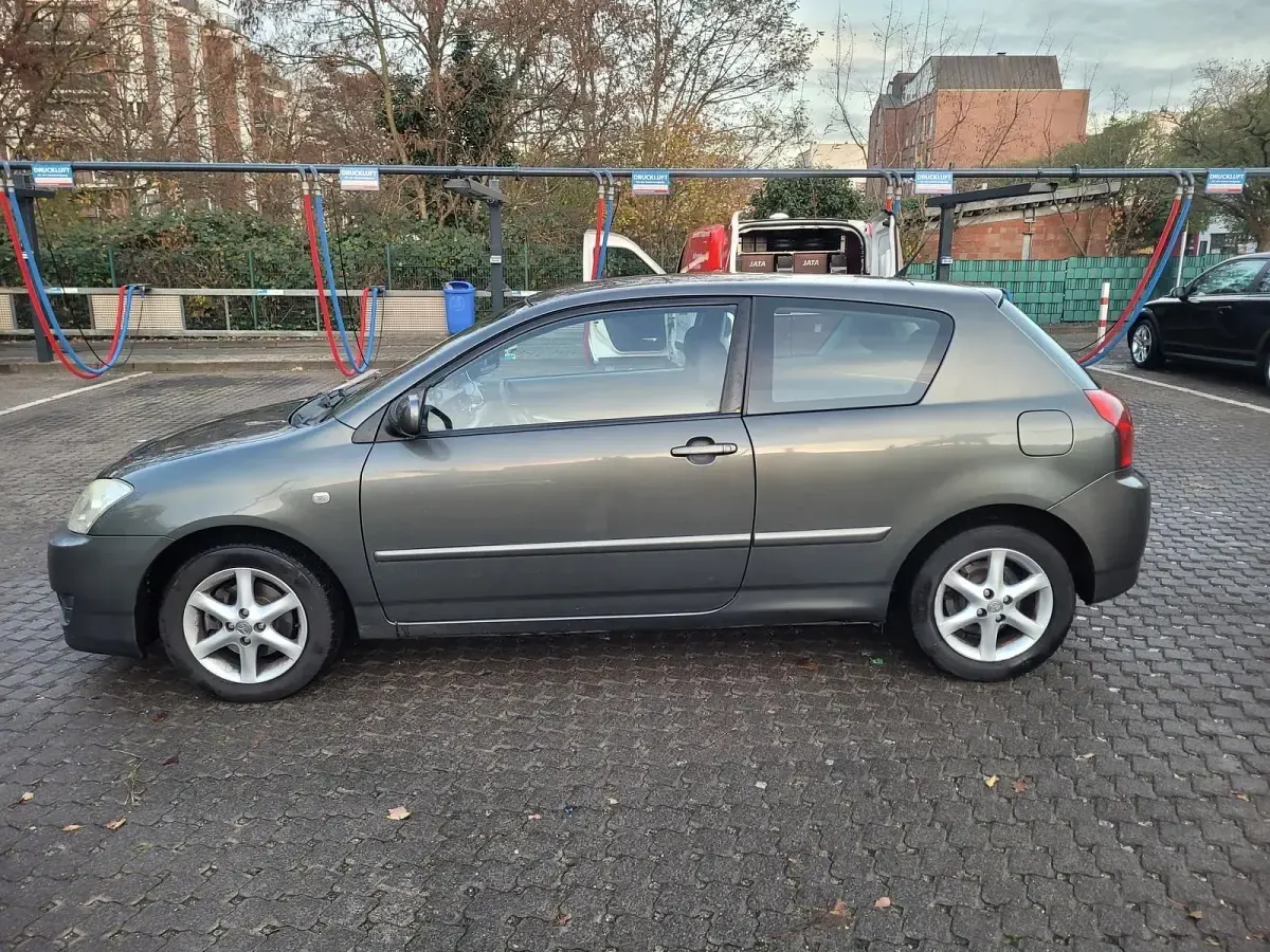 Używany Toyota Corolla 110 KM (80 kW) 2004 Szary Hatchback