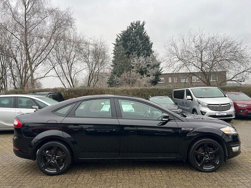 Gebraucht Ford Mondeo Ambiente 116 PS (85 kW) 2012 Schwarz Limousine