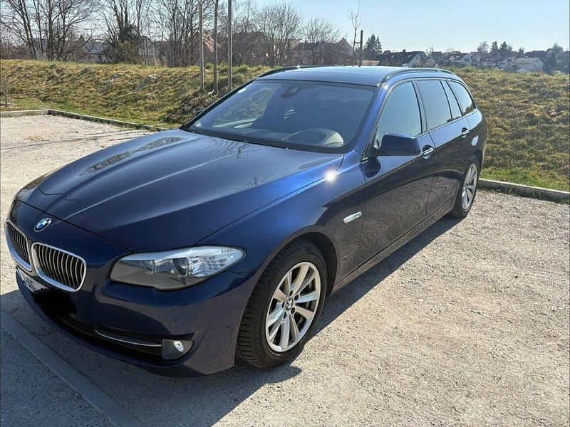 Gebraucht BMW 530 258 PS (189 kW) 2012 Blau Kombi