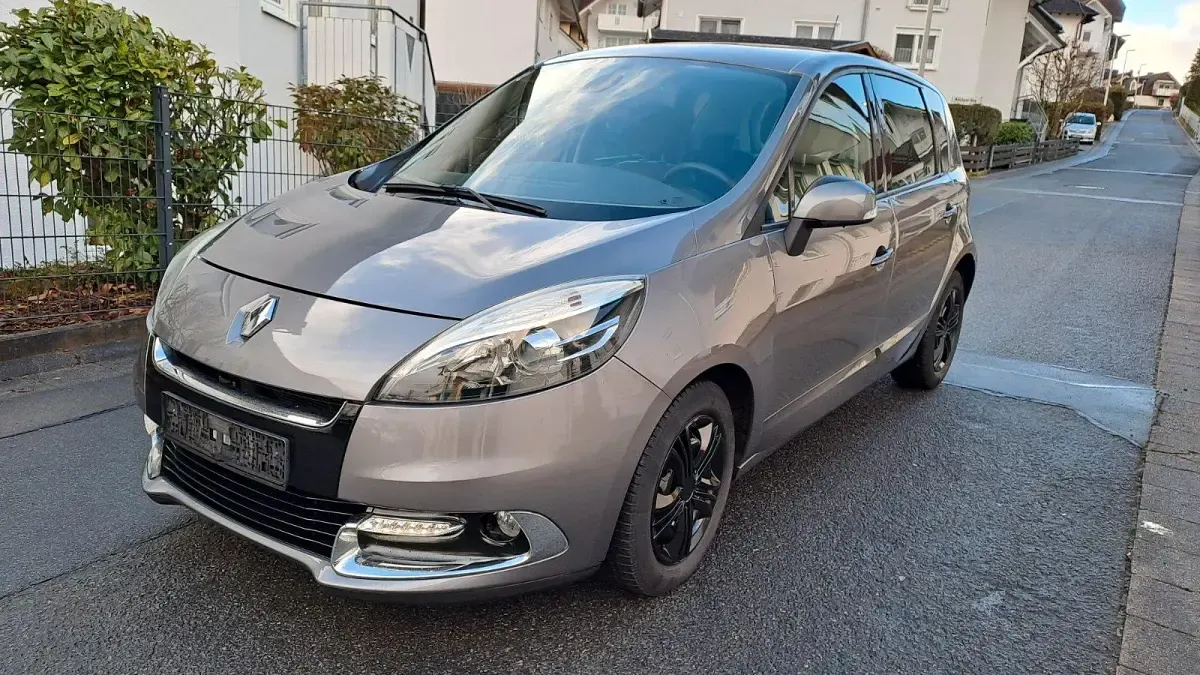 Gebraucht Renault Mégane 131 PS (96 kW) 2012 Grau Limousine