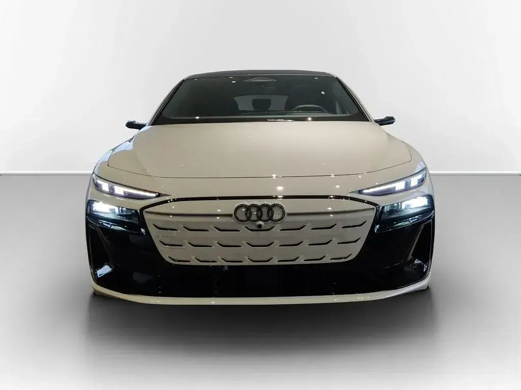 Gebraucht Audi e-tron Sport 369 kW (503 PS) 2025 Siambeige metallic SUV