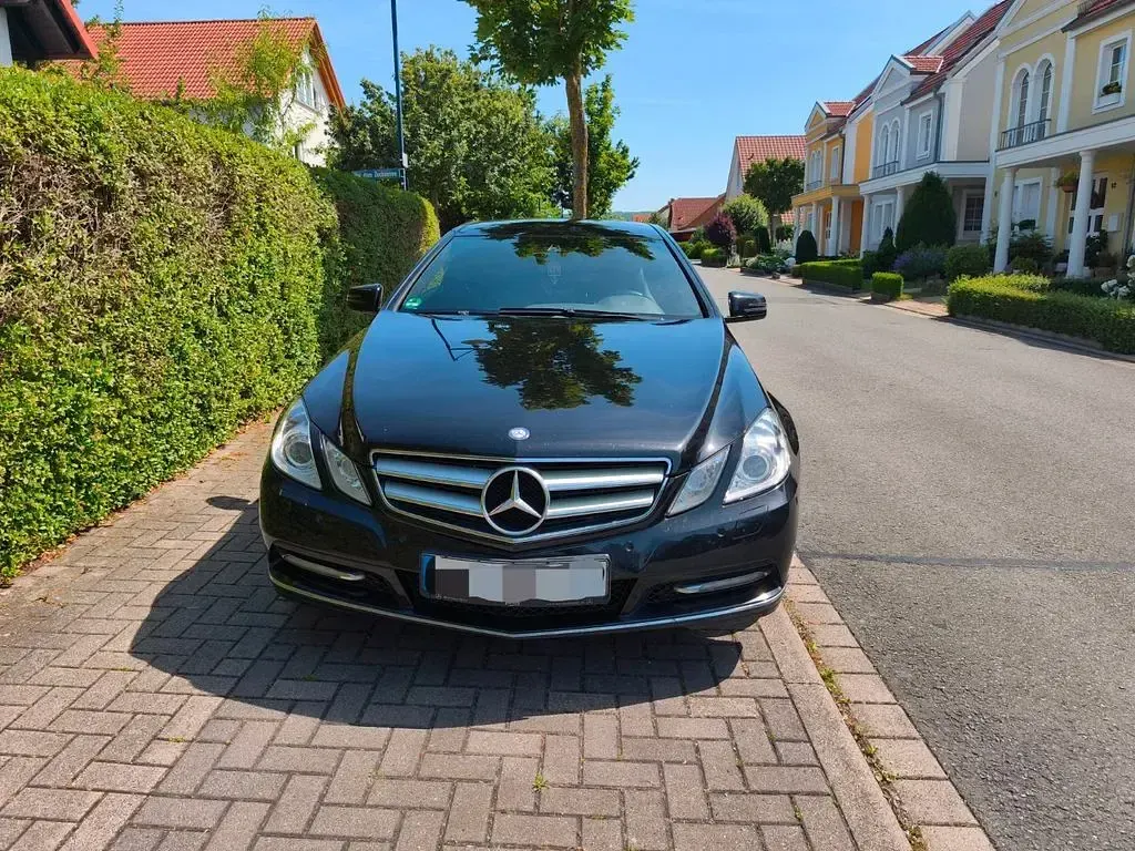 Gebraucht Mercedes E220 170 PS (125 kW) 2012 Schwarz Coupé