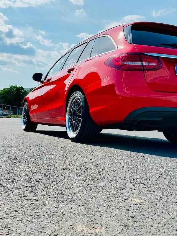 Gebraucht Mercedes C220 170 PS (125 kW) 2017 Rot Kombi