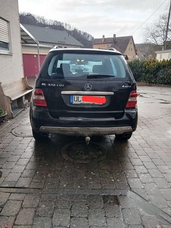 Gebraucht Mercedes ML320 224 PS (164 kW) 2008 Schwarz SUV