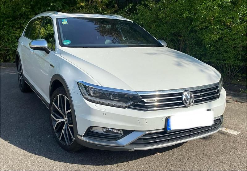 Weiß Gebraucht 2016 VW Passat Alltrack Kombi | 19.490 € (Etwas zu teuer) - Bild 1/4