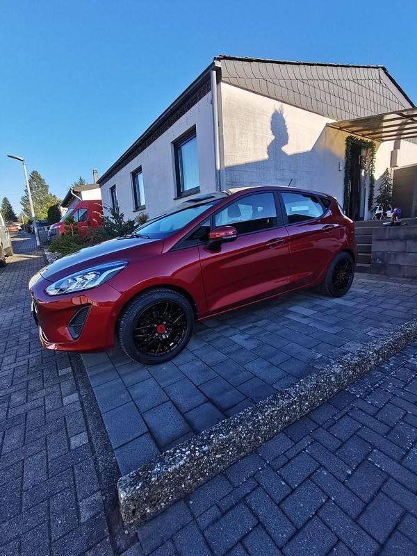 Gebraucht Ford Fiesta 75 PS (55 kW) 2019 Rot Kleinwagen