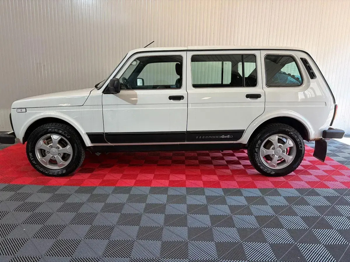 Gebraucht Lada Taiga 83 PS (61 kW) 2022 Weiß SUV