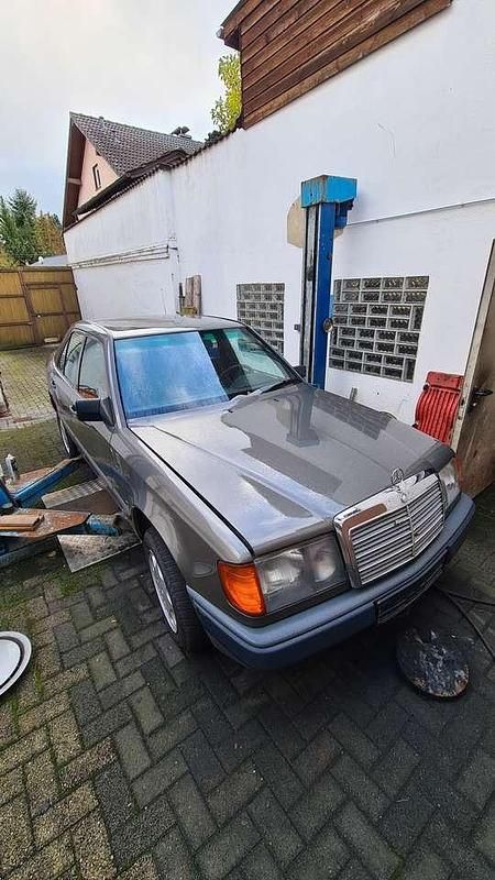 Gebraucht Mercedes E230 132 PS (97 kW) 1987 Limousine