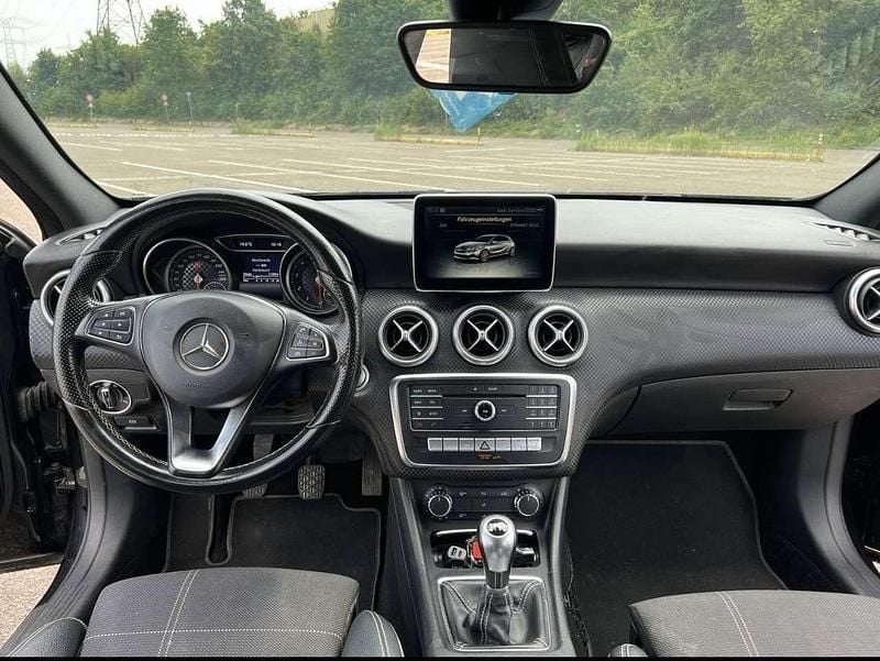 Schwarz Gebraucht 2015 Mercedes A180 Kleinwagen | 10.900 € (Guter Preis) - Bild 1/4