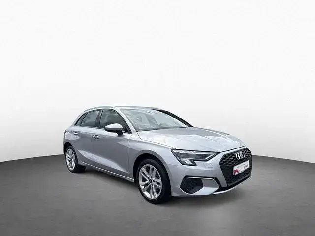 Gebraucht Audi A3 204 PS (150 kW) 2024 Florettsilber metallic (metallic) Limousine