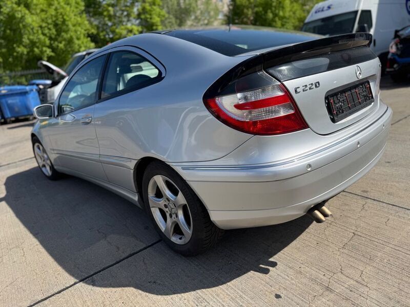 Silber Gebraucht 2007 Mercedes CL220 Coupé | 2.700 € - Bild 1/4