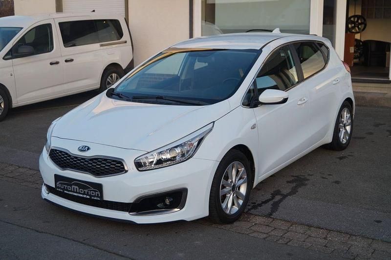 Gebraucht Kia Ceed DREAM-TEAM Edition 135 PS (99 kW) 2018 Weiß Kleinwagen