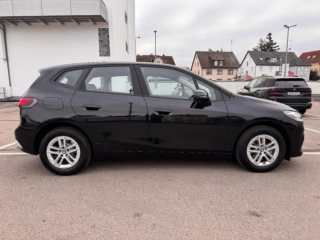 Gebraucht BMW 220 Active Tourer 170 PS (125 kW) 2023 Schwarz Van / Kleinbus