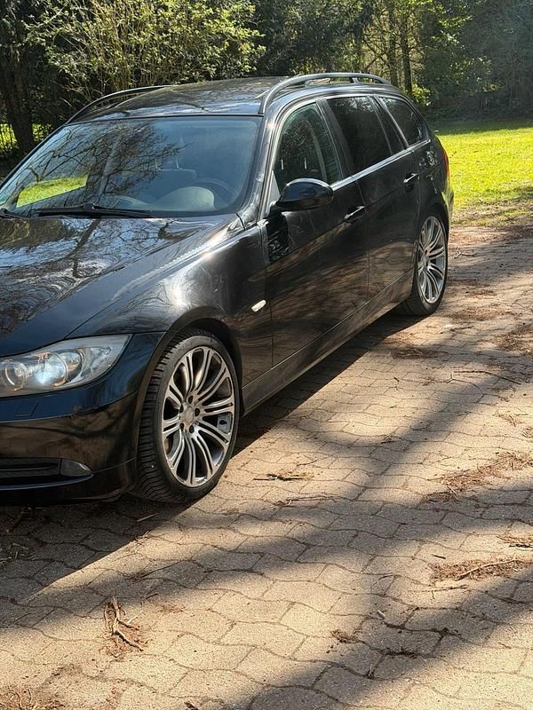 Gebraucht BMW 320 177 PS (130 kW) 2008 Schwarz Kombi