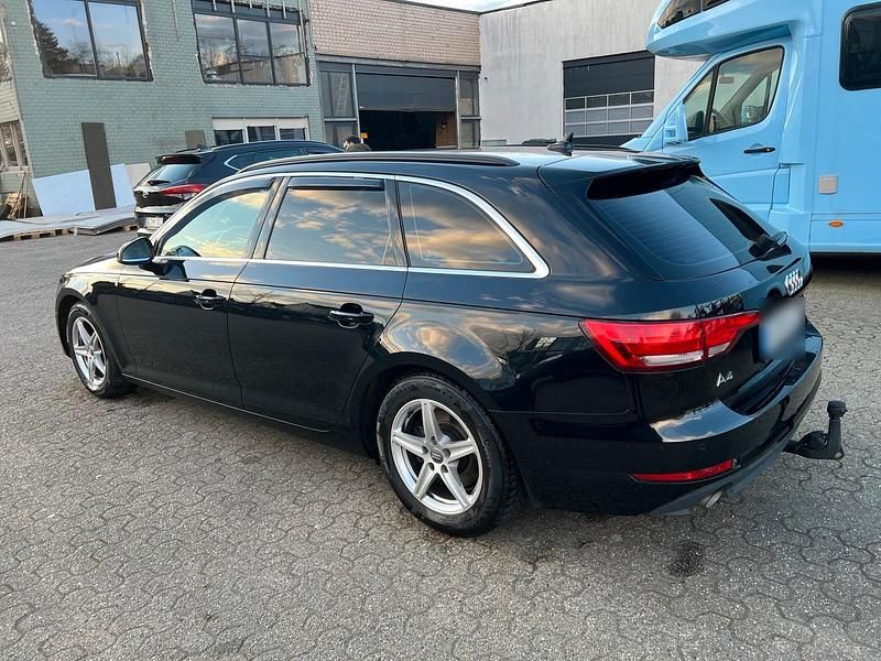 Gebraucht Audi A4 150 PS (110 kW) 2018 Schwarz Kombi