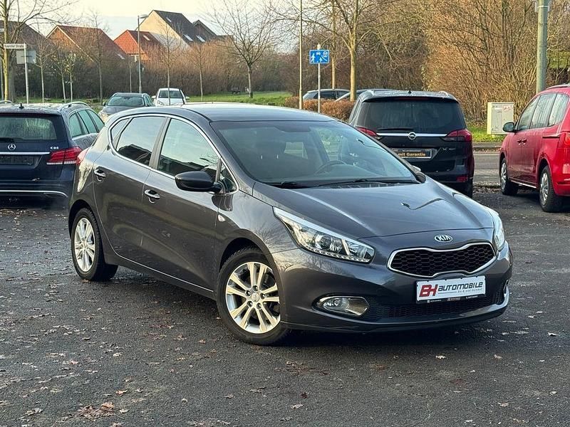 Gebraucht Kia Ceed 128 PS (94 kW) 2013 Grau Kleinwagen