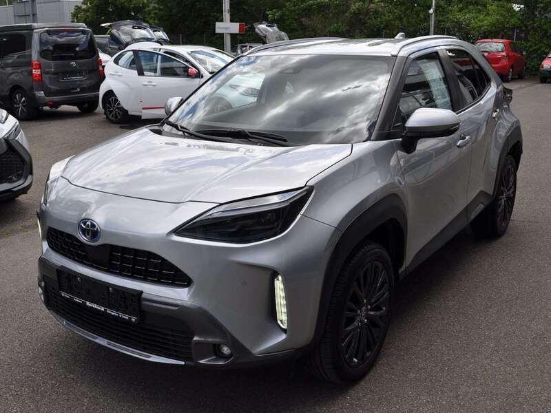 Silver metallic Gebraucht 2022 Toyota Yaris Cross Advance SUV | 27.900 € (Etwas zu teuer) - Bild 1/4