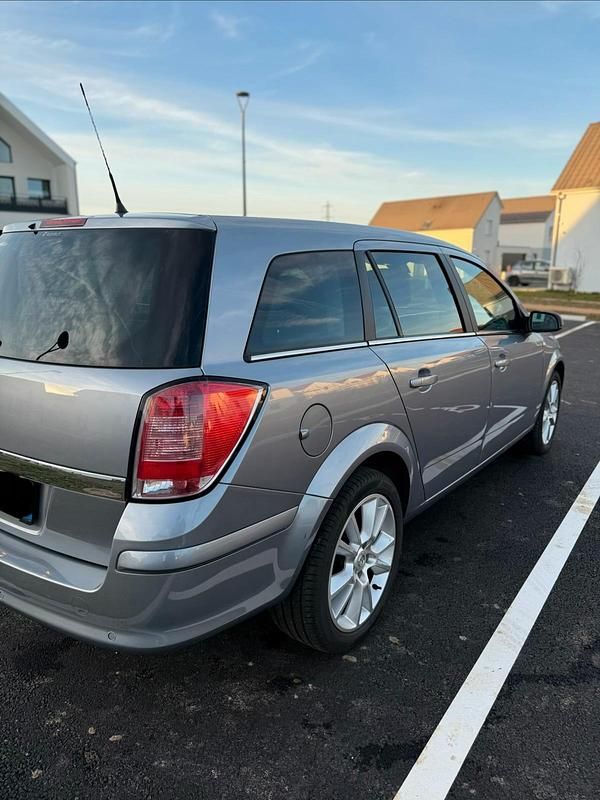 Gebraucht Opel Astra 140 PS (102 kW) 2010 Kombi