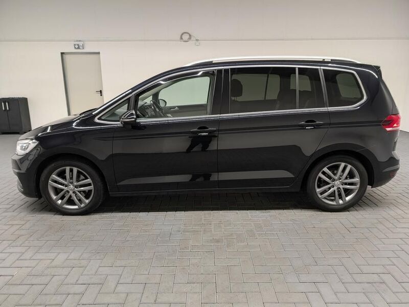 Gebraucht VW Touran Highline 150 PS (110 kW) 2016 Schwarz (tiefschwarzmet.) Van / Kleinbus