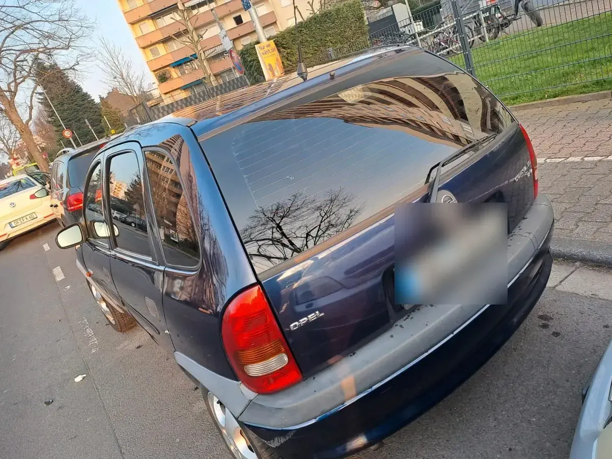Używany Opel Corsa 60 KM (44 kW) 2000 Niebieski Hatchback