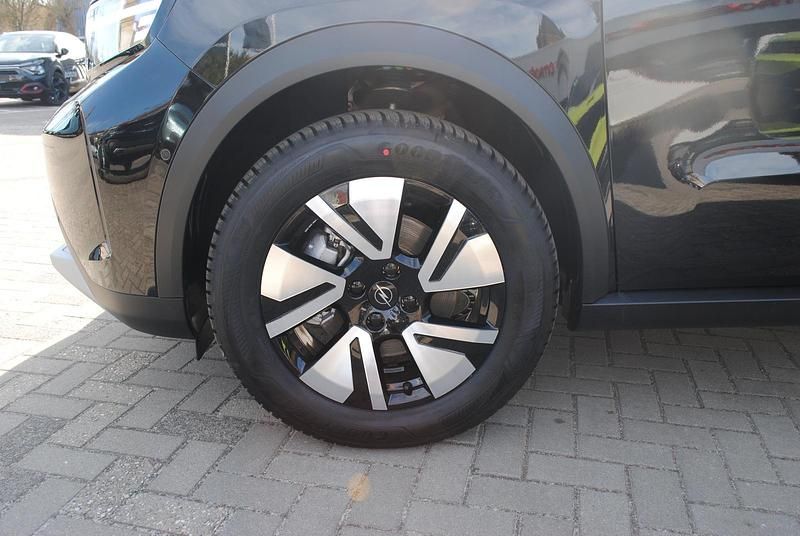 Neu Opel Frontera 83 kW (113 PS) 2025 Lackierung schwarz perla nera/typ aussenverkleidung metalliclackierung SUV